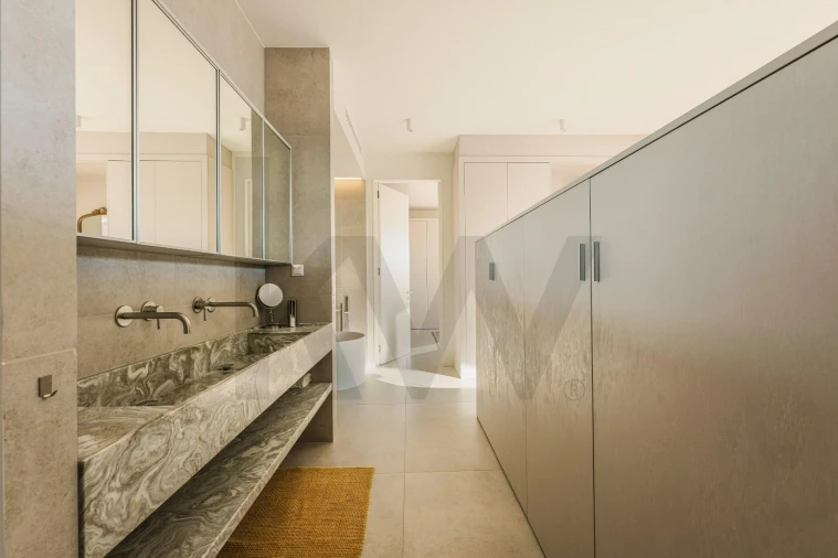 Moradia T4 para Venda em Odiaxere Foto 17