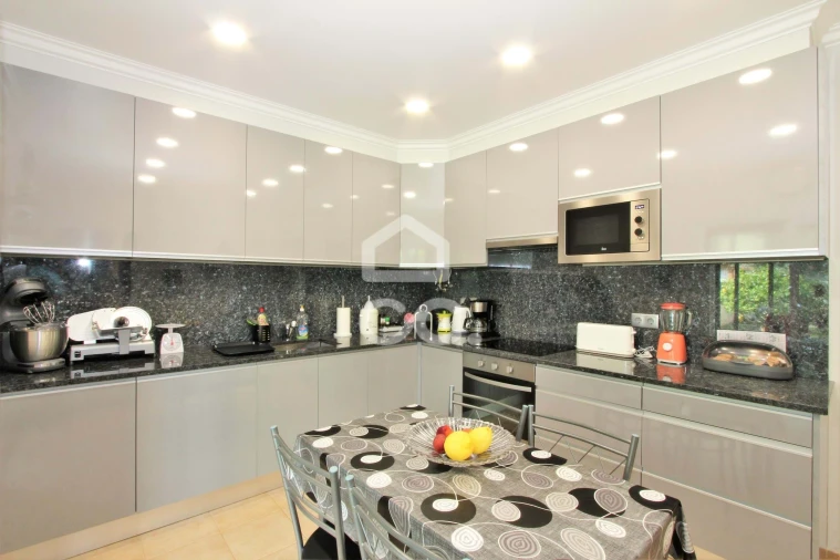 Moradia T3 para Venda em Armação de Pera Foto 8