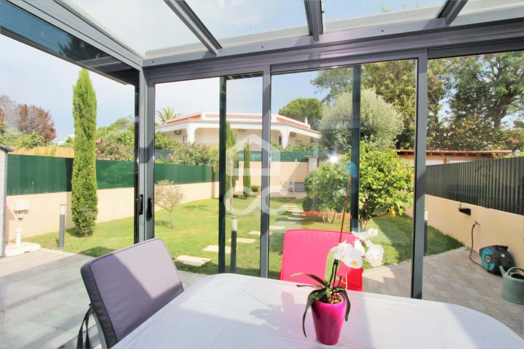 Moradia T3 para Venda em Armação de Pera Foto 11