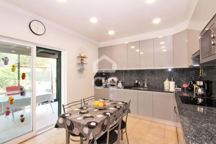 Moradia T3 para Venda em Armação de Pera Foto 9