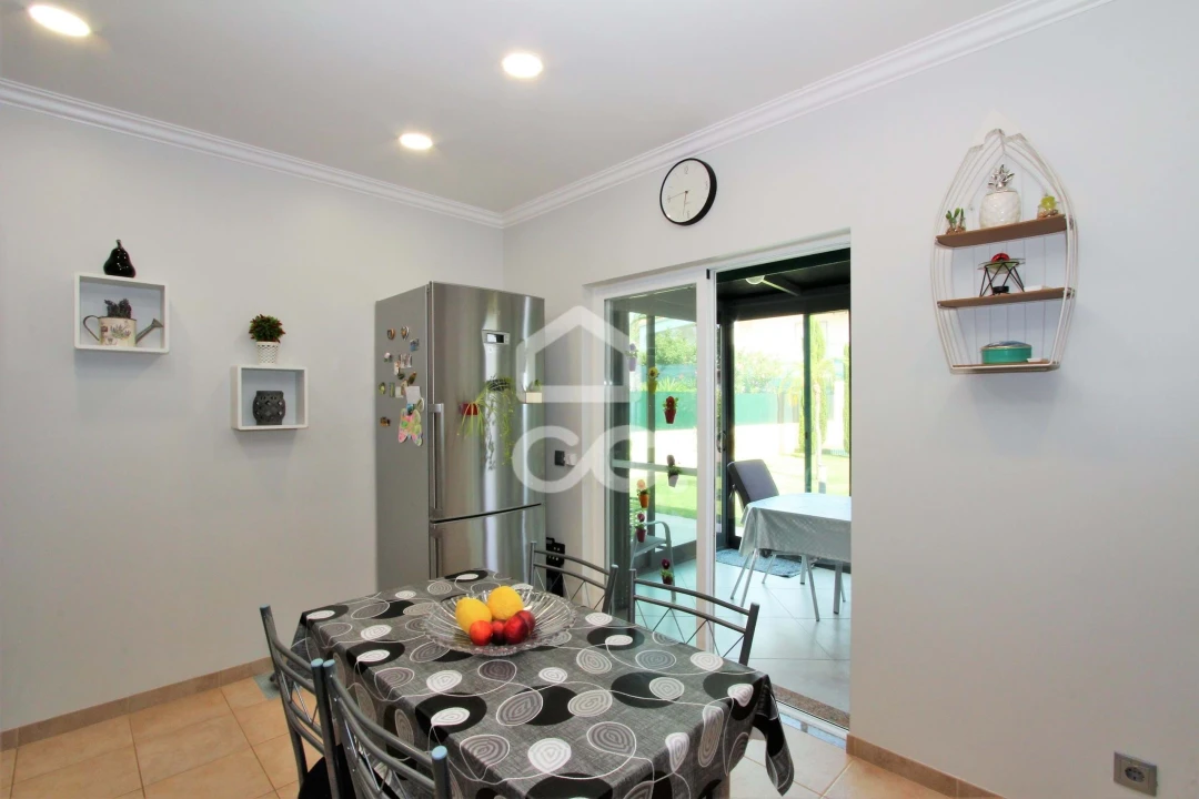 Moradia T3 para Venda em Armação de Pera Foto 10