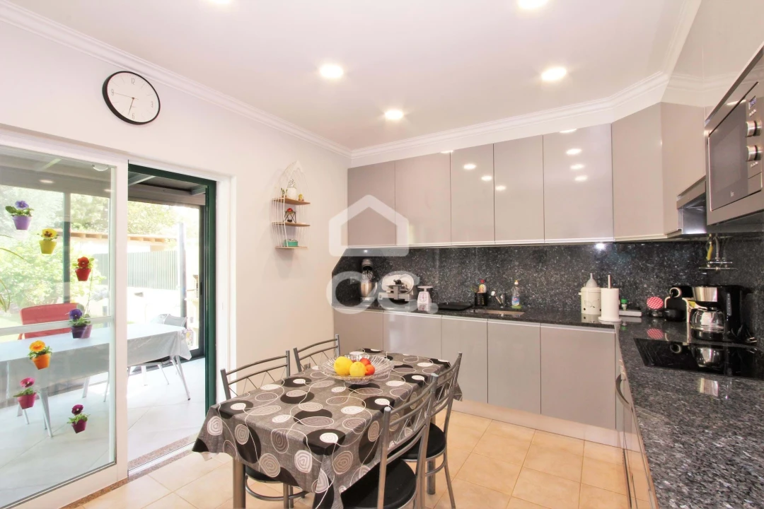 Moradia T3 para Venda em Armação de Pera Foto 9