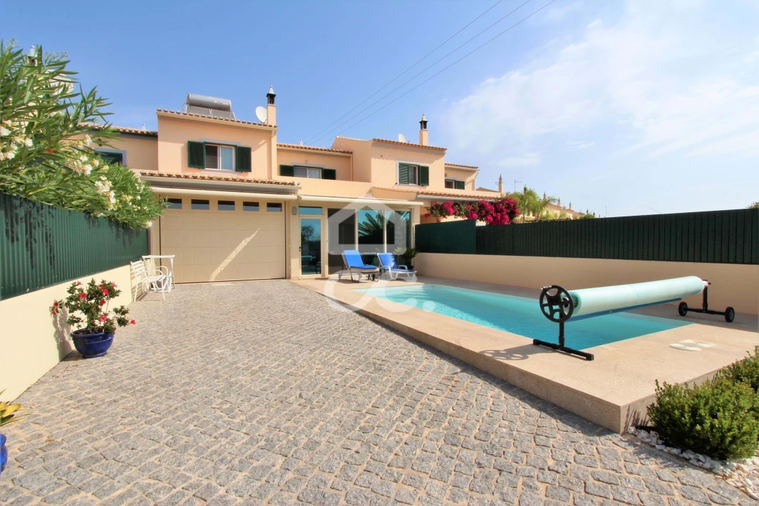 Moradia T3 para Venda em Armação de Pera Foto 2