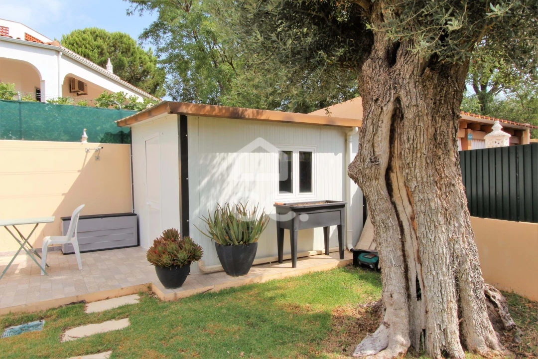 Moradia T3 para Venda em Armação de Pera Foto 18