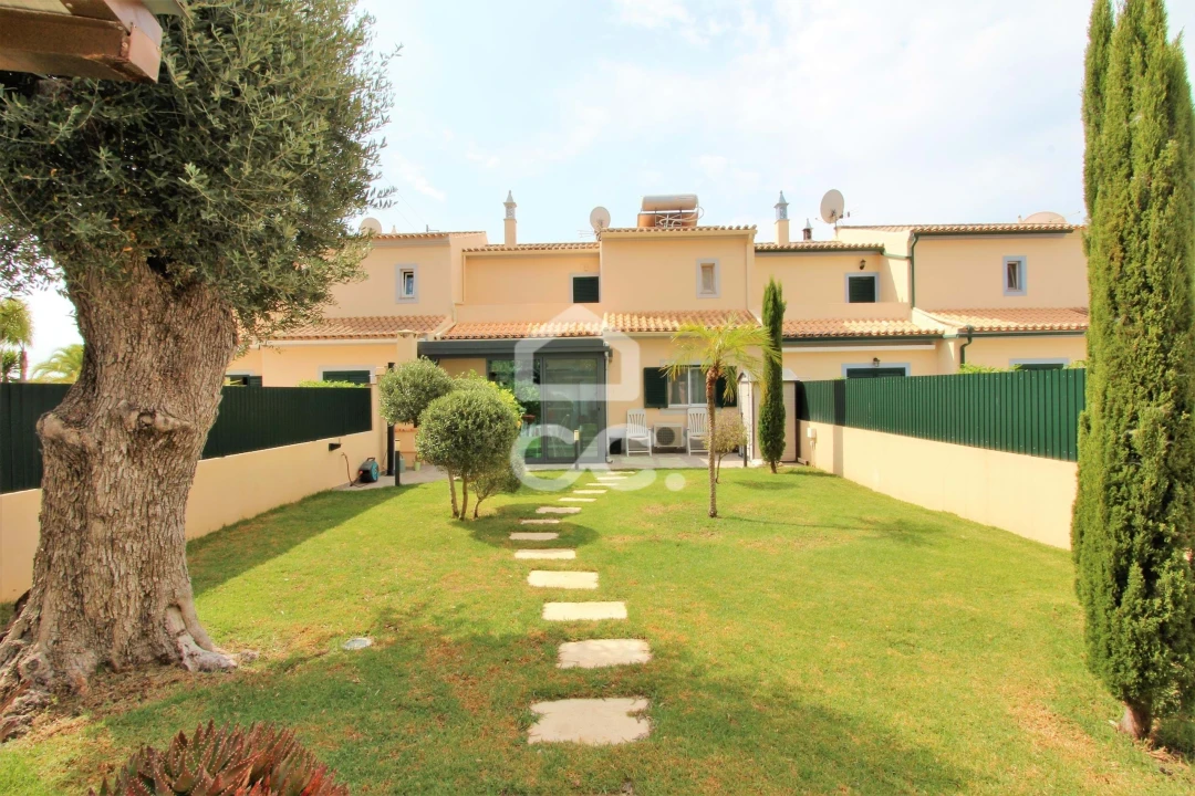 Moradia T3 para Venda em Armação de Pera Foto 19