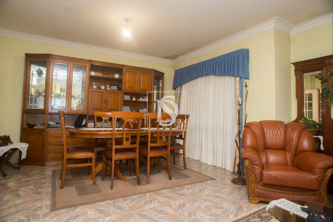 Moradia T4 para Venda em Alfena Foto 9