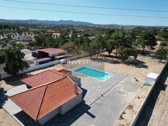 Moradia T5 para Venda em Quinta do Anjo Foto 8