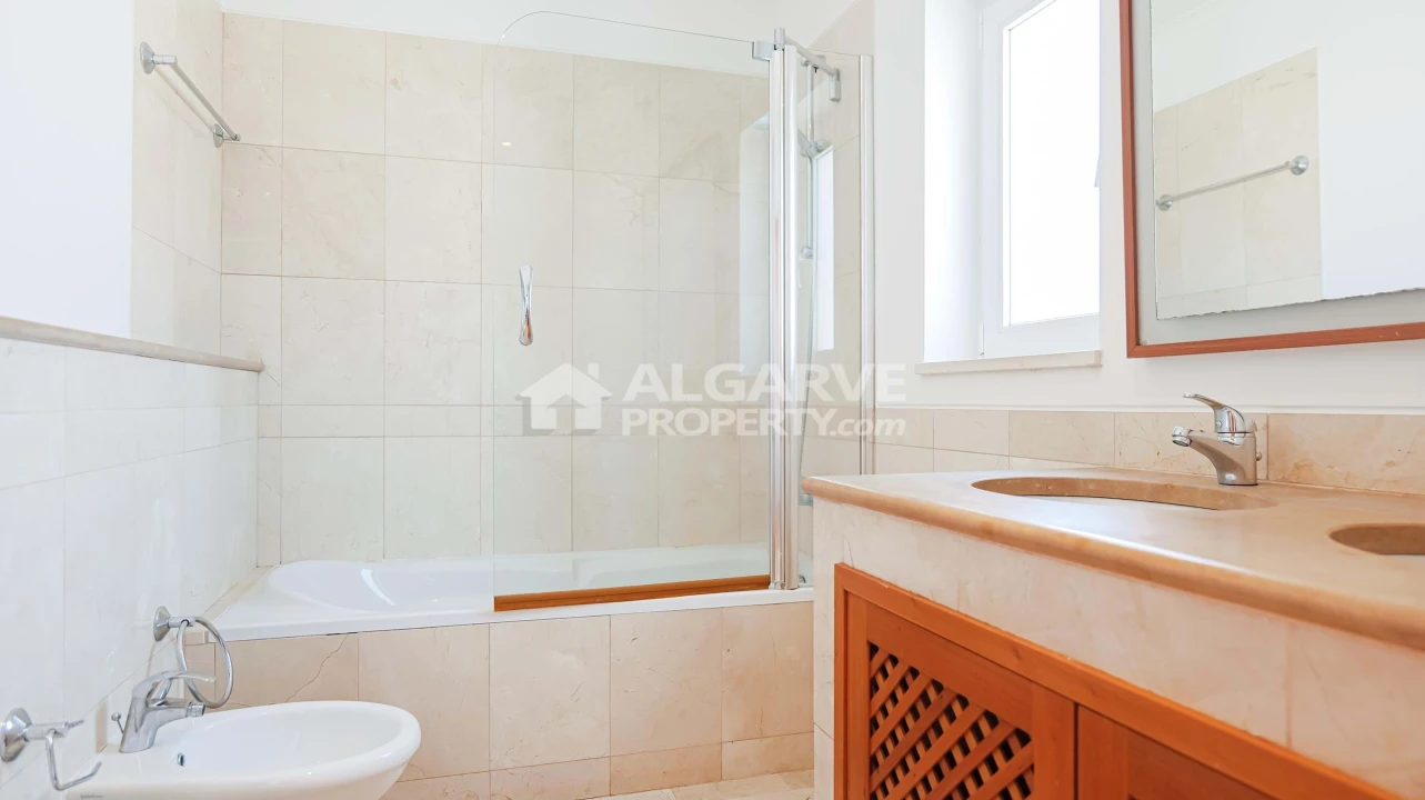 Apartamento T2 para Venda em Quarteira Foto 5