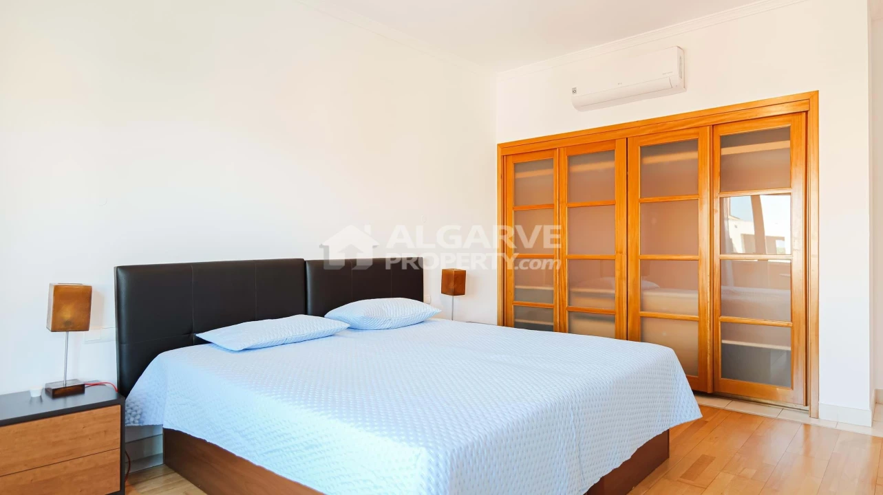 Apartamento T2 para Venda em Quarteira Foto 12