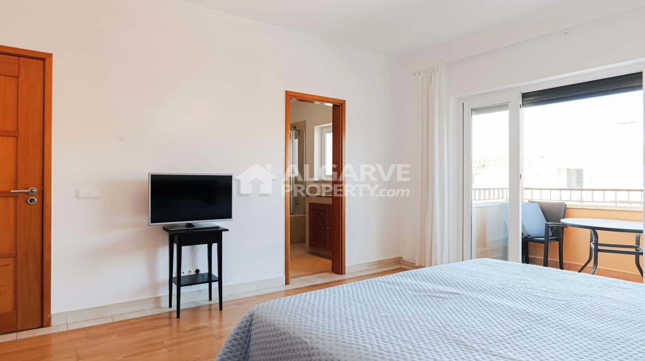 Apartamento T2 para Venda em Quarteira Foto 16