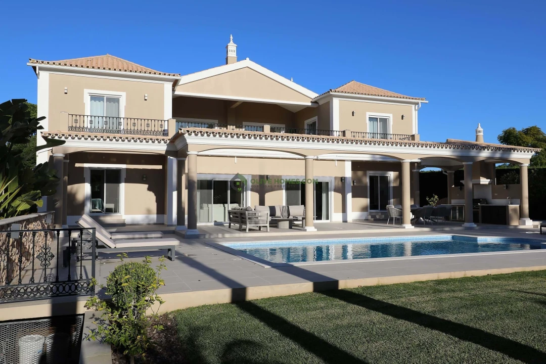 Moradia T5 para Venda em Quarteira Foto 24