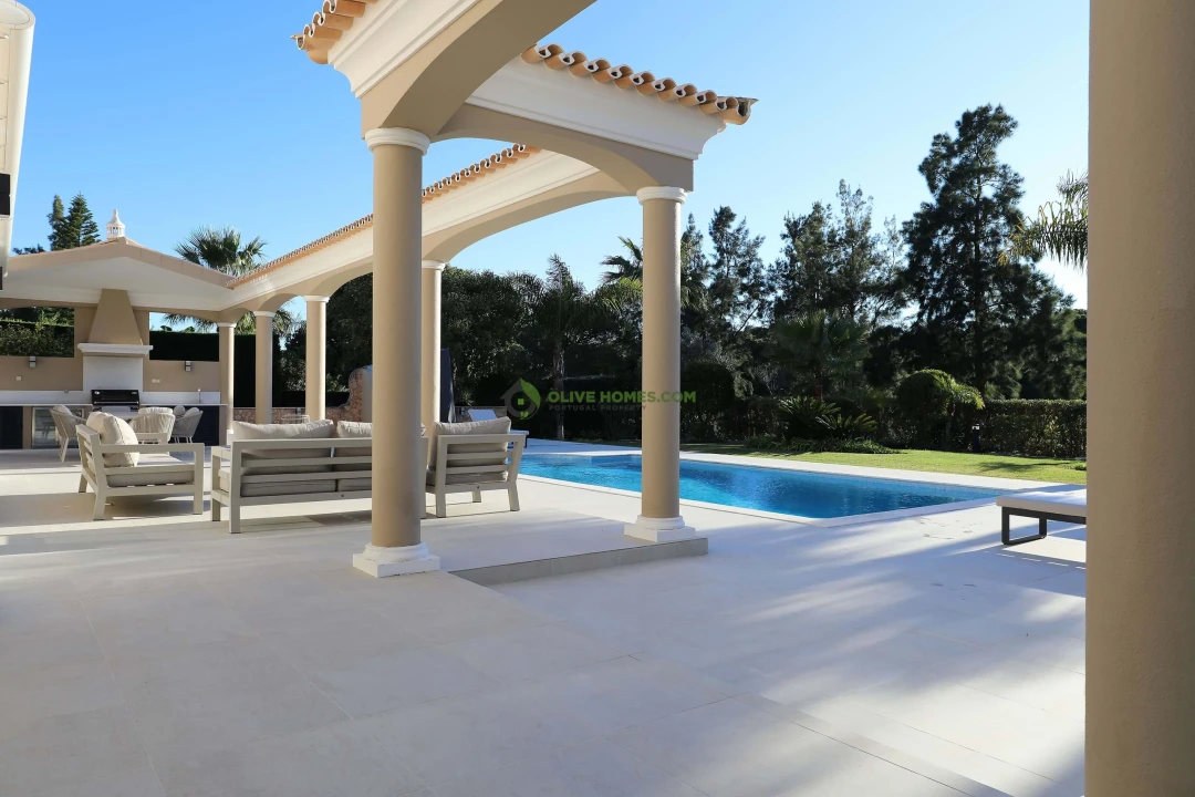 Moradia T5 para Venda em Quarteira Foto 29