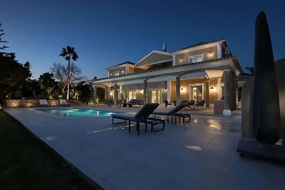 Moradia T5 para Venda em Quarteira