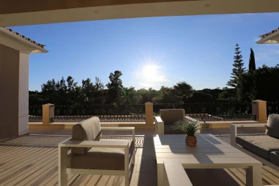 Moradia T5 para Venda em Quarteira