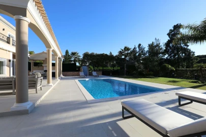 Moradia T5 para Venda em Quarteira