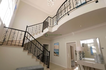 Moradia T5 para Venda em Quarteira