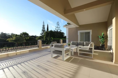 Moradia T5 para Venda em Quarteira