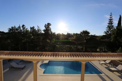 Moradia T5 para Venda em Quarteira