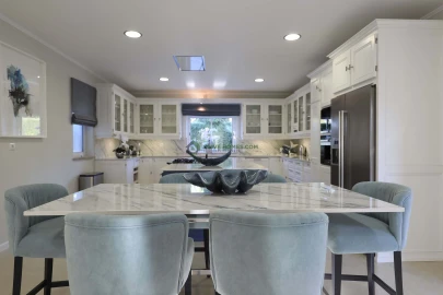 Moradia T5 para Venda em Quarteira