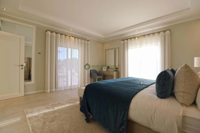 Moradia T5 para Venda em Quarteira