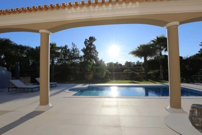 Moradia T5 para Venda em Quarteira