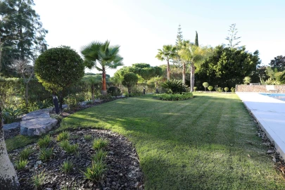 Moradia T5 para Venda em Quarteira