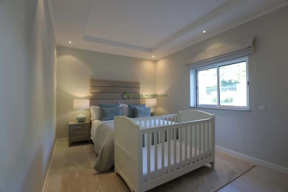 Moradia T5 para Venda em Quarteira