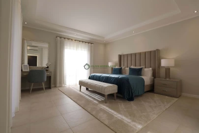 Moradia T5 para Venda em Quarteira