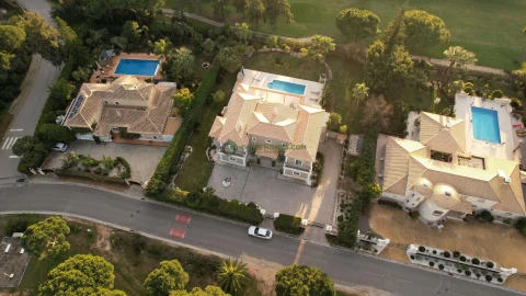 Moradia T5 para Venda em Quarteira