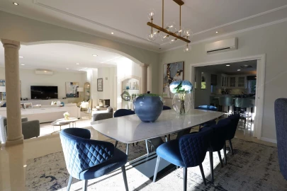 Moradia T5 para Venda em Quarteira