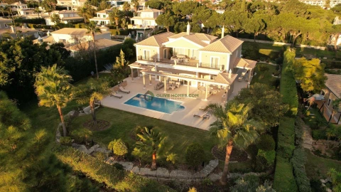 Moradia T5 para Venda em Quarteira