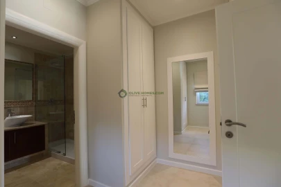 Moradia T5 para Venda em Quarteira