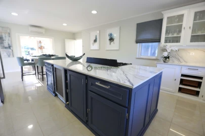 Moradia T5 para Venda em Quarteira