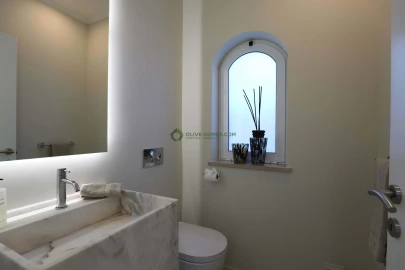 Moradia T5 para Venda em Quarteira