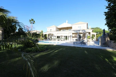 Moradia T5 para Venda em Quarteira