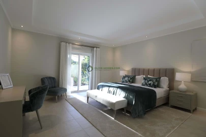 Moradia T5 para Venda em Quarteira