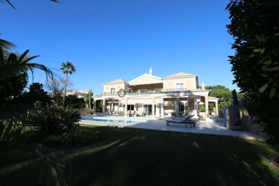 Moradia T5 para Venda em Quarteira