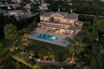 Moradia T5 para Venda em Quarteira