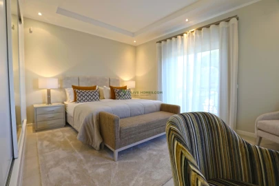 Moradia T5 para Venda em Quarteira