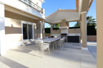 Moradia T5 para Venda em Quarteira