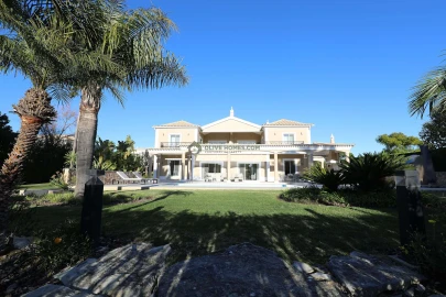 Moradia T5 para Venda em Quarteira