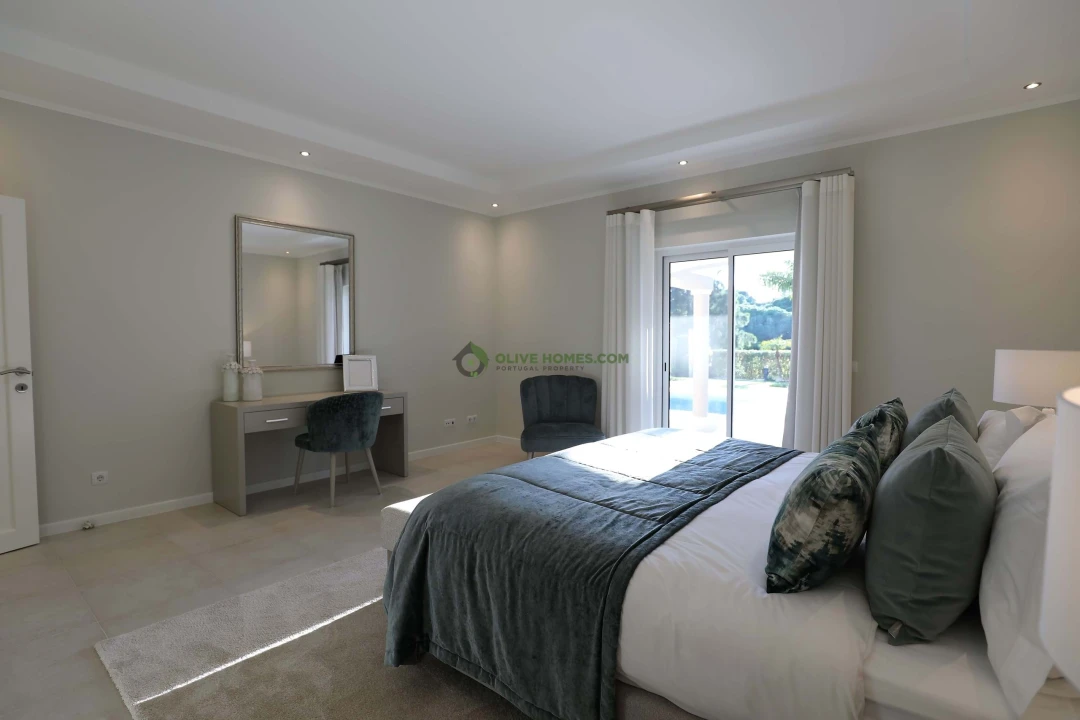 Moradia T5 para Venda em Quarteira Foto 48