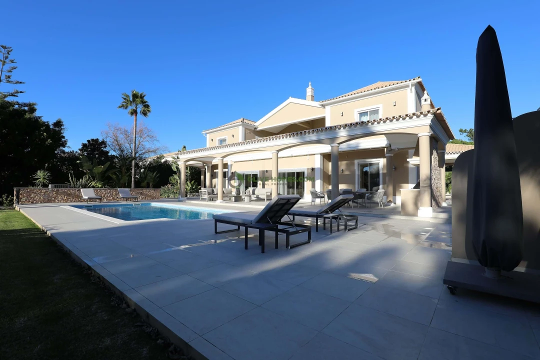 Moradia T5 para Venda em Quarteira Foto 15