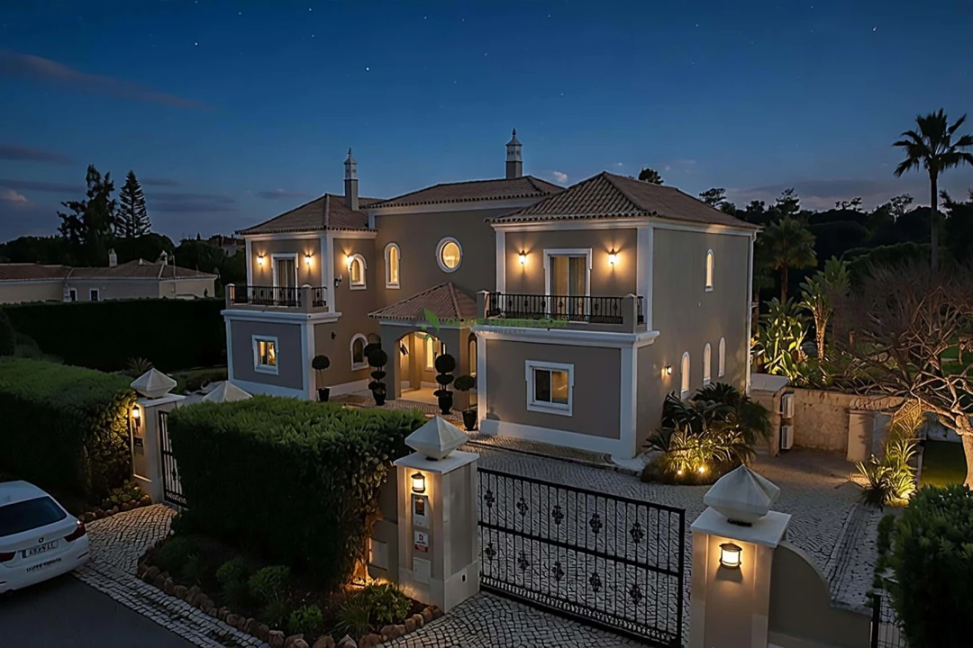 Moradia T5 para Venda em Quarteira Foto 25