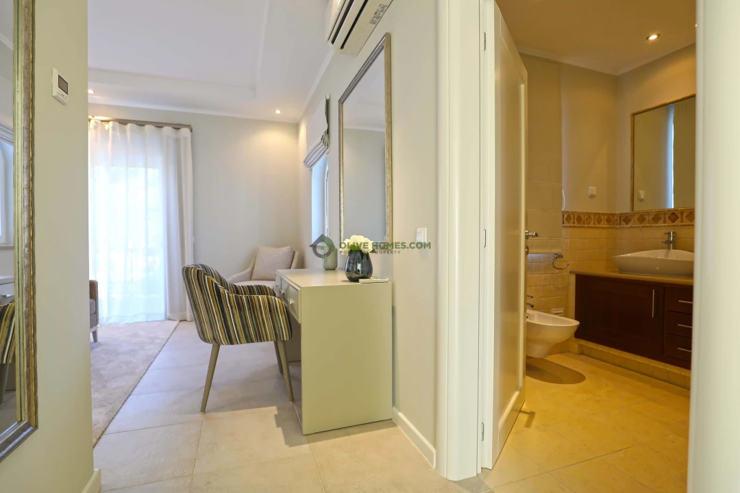 Moradia T5 para Venda em Quarteira Foto 95