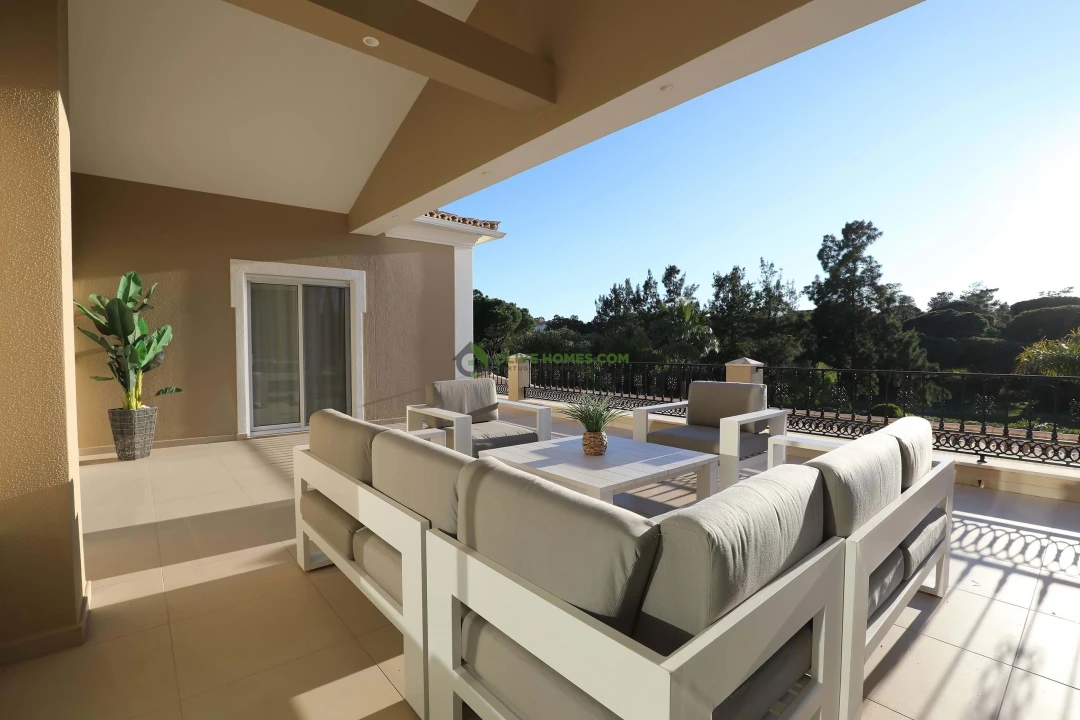 Moradia T5 para Venda em Quarteira Foto 78