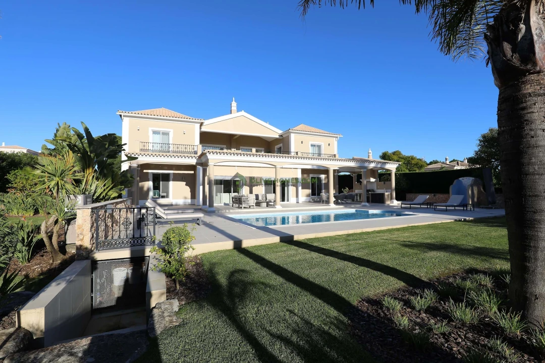 Moradia T5 para Venda em Quarteira Foto 22