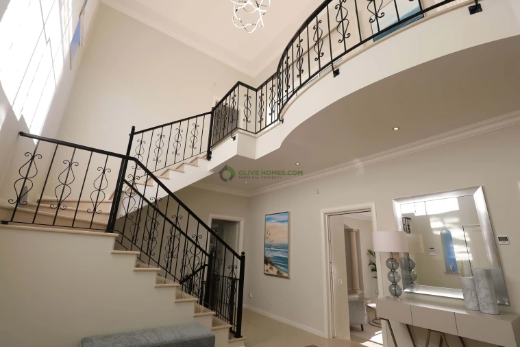 Moradia T5 para Venda em Quarteira Foto 41