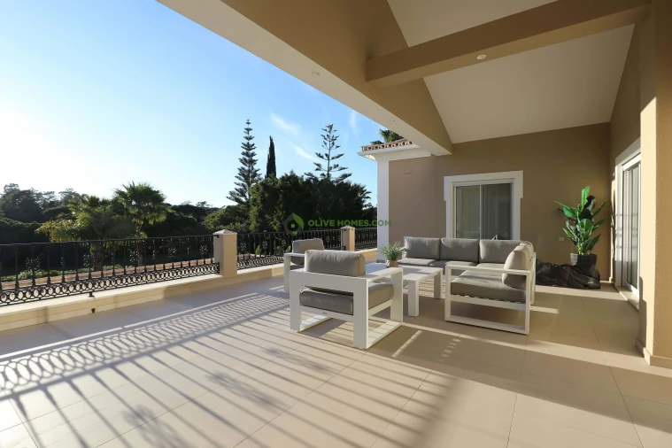 Moradia T5 para Venda em Quarteira Foto 77