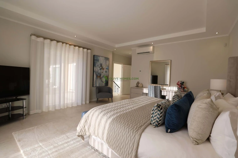 Moradia T5 para Venda em Quarteira Foto 83